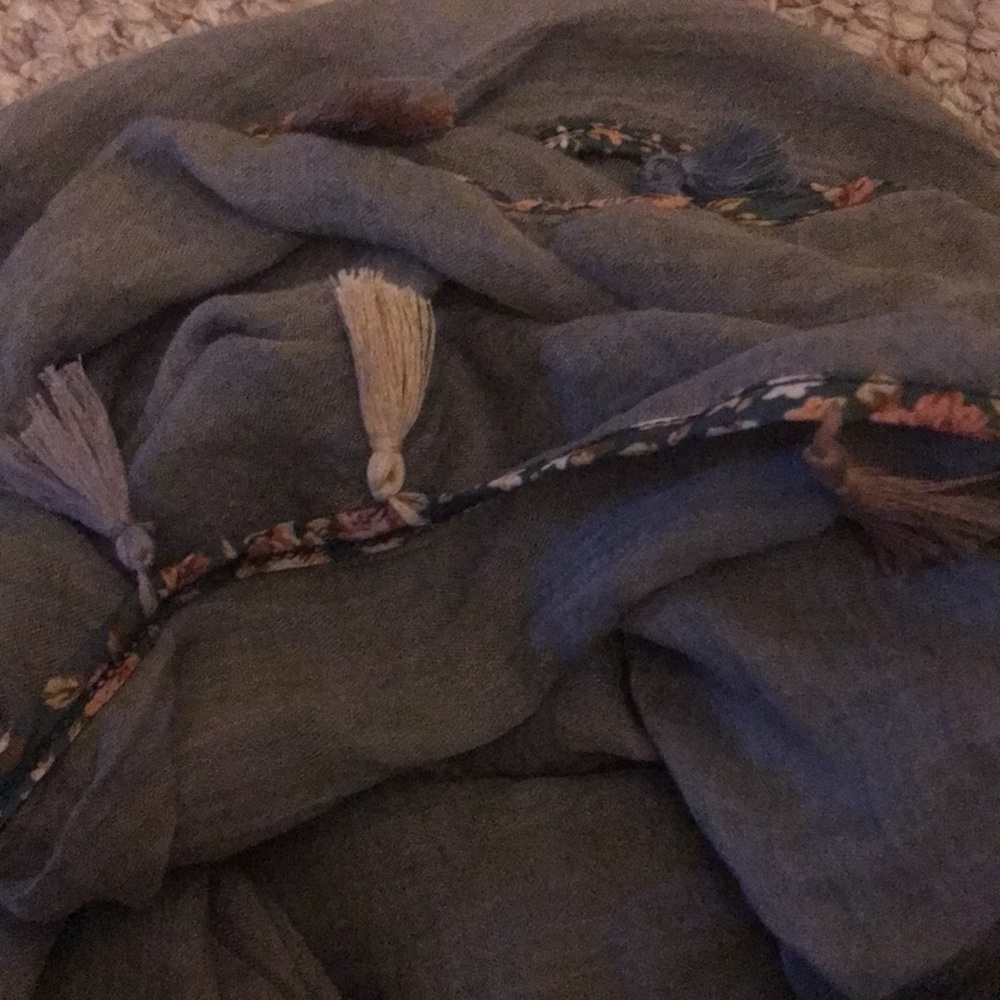 NWT Thin Infinity Scarf 🧣 - Picture 3 of 5